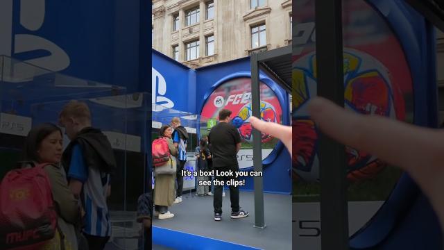 Giant Astro Bot Pinball Machine in London?! ????